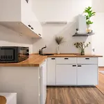 D68 - Downtown Cozy Suite - Best Location By Bqa